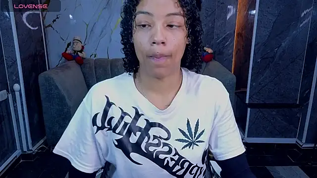 Snapshot of Violeth_b chatting on 2, 6, 2026 Violeth b online show from 2, 6, 2026