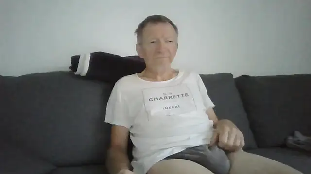 naturiste974 online show from 10, 6, 2026