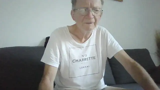 naturiste974 online show from 15, 6, 2026
