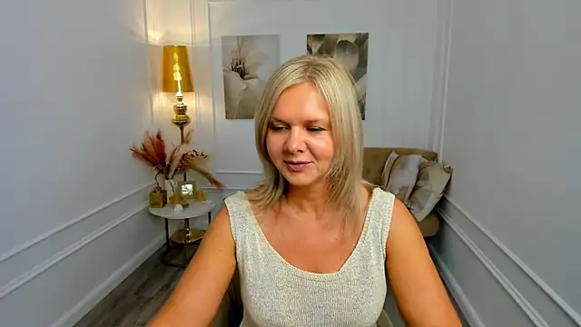 AgathaKlouin online show from 14, 6, 2026