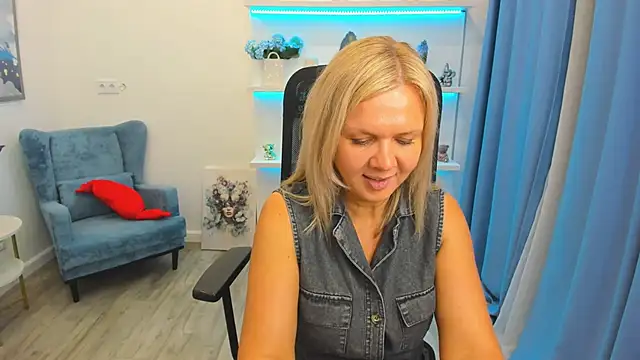 AgathaKlouin online show from 18, 6, 2026