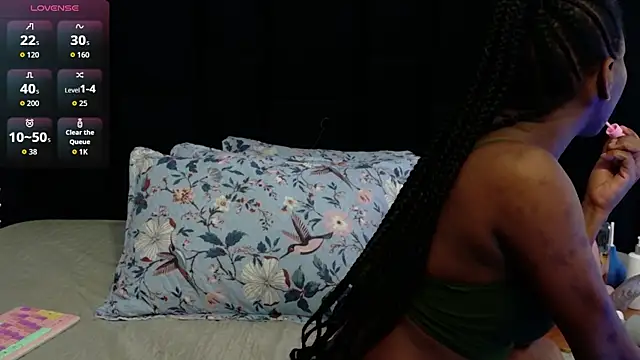 Snapshot of petitelittleebony chatting on 27, 5, 2026 petitelittleebony online show from 27, 5, 2026