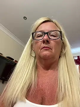 Snapshot of Foxy-Lucy chatting on 6, 6, 2026 Foxy-Lucy online show from 6, 6, 2026