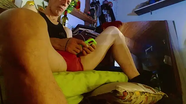 Snapshot of laye19 chatting on 20, 6, 2026 laye19 online show from 20, 6, 2026