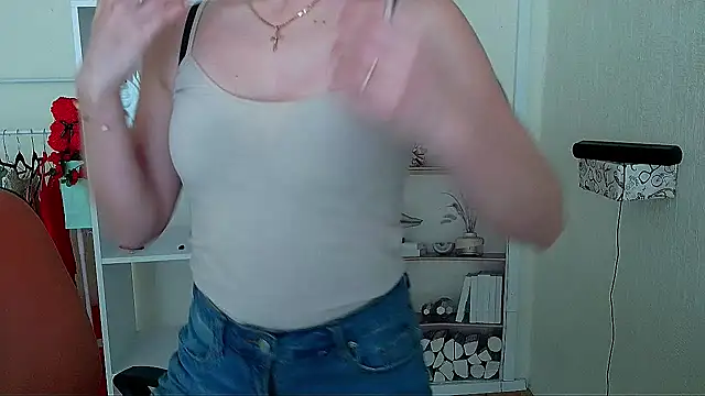  Barbie Kiss  online show from 11, 6, 2026