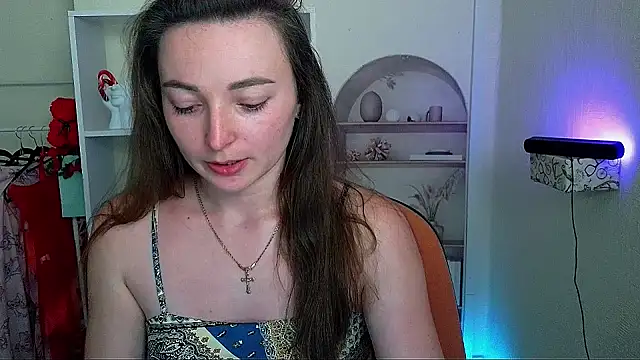  Barbie Kiss  online show from 17, 6, 2026