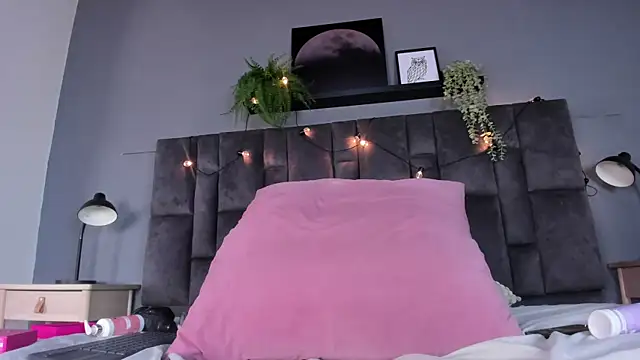 DulceAurora   online show from 18, 6, 2026