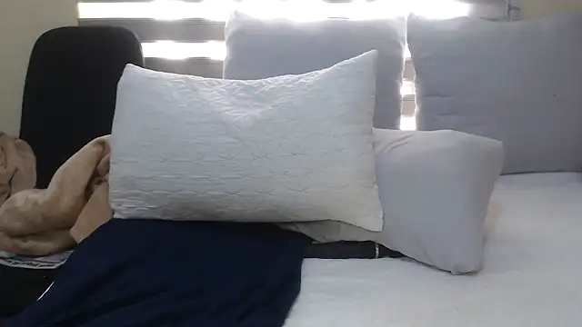 Foxybrownxx1 online show from 13, 6, 2026