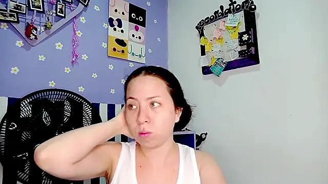PetiteIvoryQueen19 online show from 7, 6, 2026