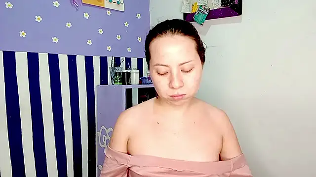 PetiteIvoryQueen19 online show from 15, 6, 2026