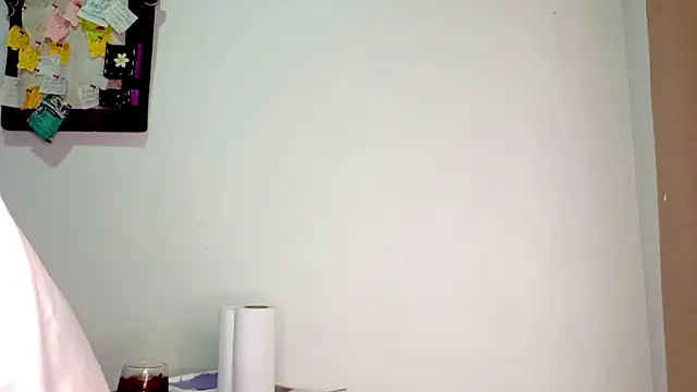 PetiteIvoryQueen19 online show from 18, 6, 2026
