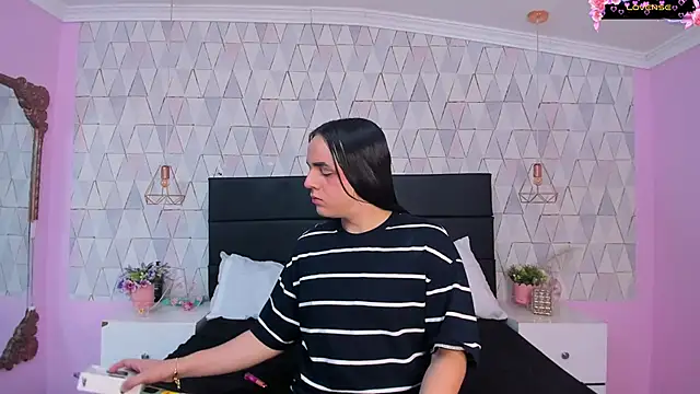 JustinePerry online show from 8, 6, 2026
