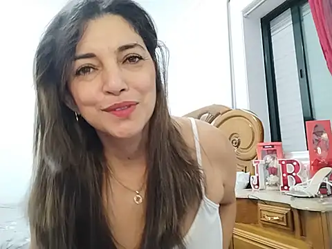 Julie Boronat26 online show from 5, 6, 2026