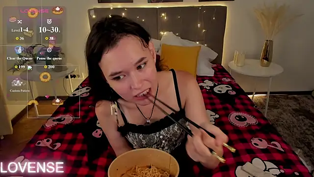 Emily Strikeee online show from 25, 6, 2026