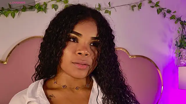 NahiaraReina online show from 17, 6, 2026