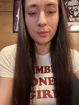 Holly Play online show from 9, 6, 2026
