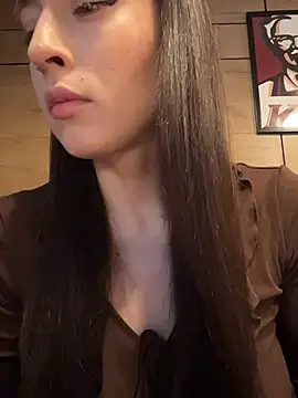 Holly Play online show from 13, 6, 2026