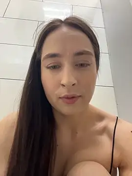 Holly Play online show from 18, 6, 2026