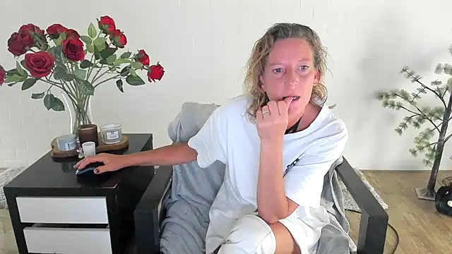 MendiPetite online show from 6, 6, 2026