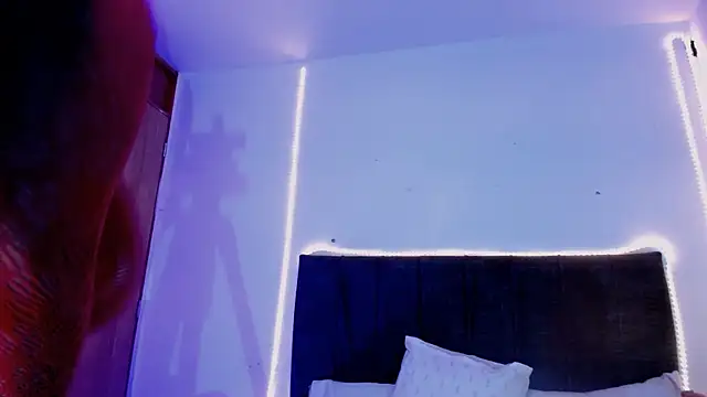 Nicol Love0 online show from 3, 6, 2026