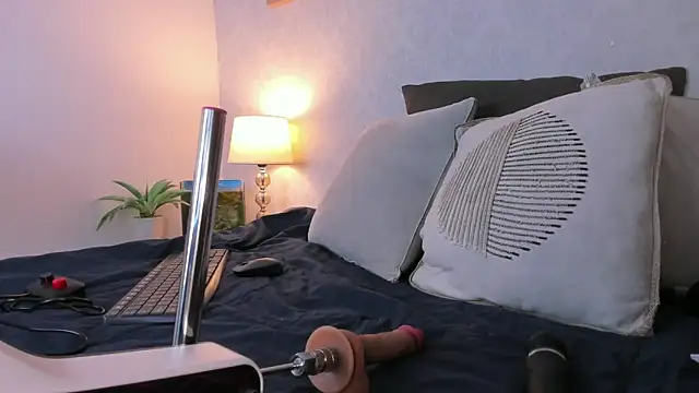 Caroline dh online show from 18, 6, 2026