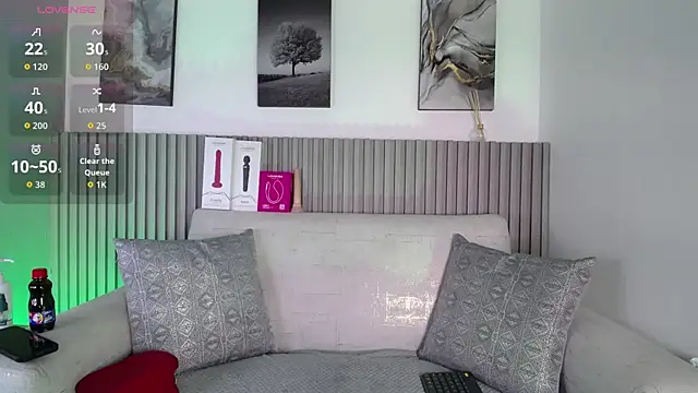 Snapshot of Melodi_Roux chatting on 4, 6, 2026 Melodi Roux online show from 4, 6, 2026