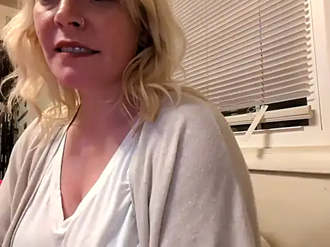 Snapshot of lexiwet23 chatting on 8, 6, 2026 lexiwet23 online show from 8, 6, 2026