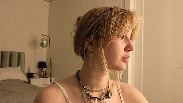 Snapshot of bonnyfloweer chatting on 17, 5, 2026 bonnyfloweer online show from 17, 5, 2026