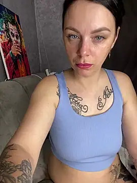 Lola Hale online show from 12, 6, 2026