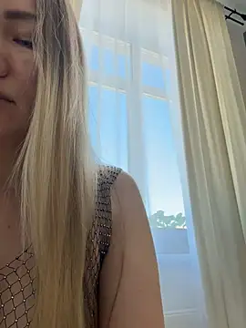 LianaCruz   online show from 16, 4, 2026