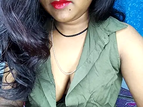 Snapshot of Muktha chatting on 17, 11, 2025 Muktha online show from 17, 11, 2025