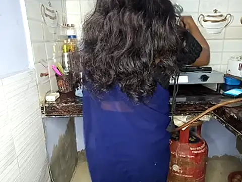 Snapshot of Muktha chatting on 22, 11, 2025 Muktha online show from 22, 11, 2025