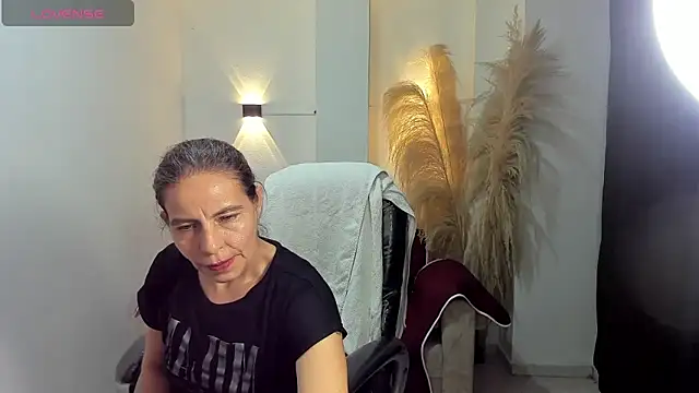 Milf karlye online show from 13, 6, 2026