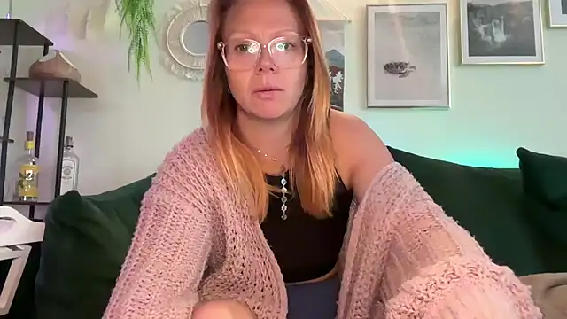 Snapshot of MelodyRoseUk chatting on 12, 5, 2026 MelodyRoseUk online show from 12, 5, 2026