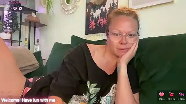 Snapshot of MelodyRoseUk chatting on 27, 5, 2026 MelodyRoseUk online show from 27, 5, 2026