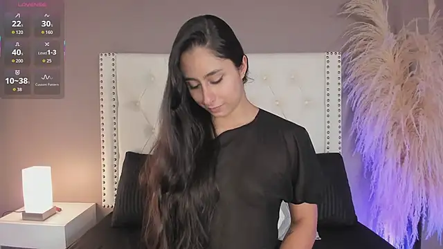Julia Martinez  online show from 22, 6, 2026