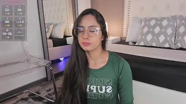 Julia Martinez  online show from 24, 6, 2026