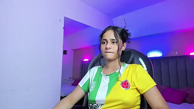 Giselle Roldan online show from 18, 6, 2026