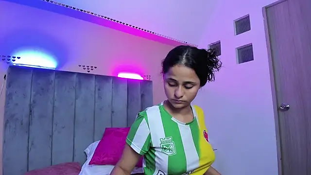 Giselle Roldan online show from 18, 6, 2026