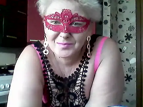 Lisa Suzie online show from 5, 11, 2025