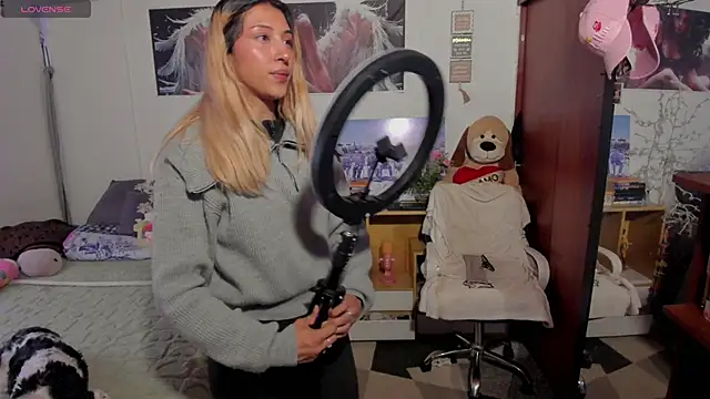 cuteweed420 online show from 22, 6, 2026
