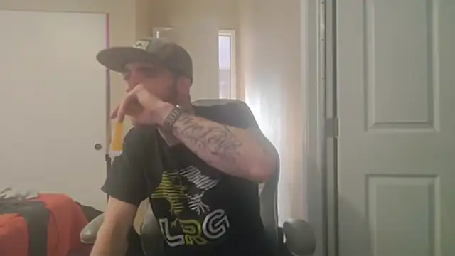Huntzg23 online show from 8, 6, 2026