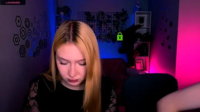 Snapshot of playful_sophie chatting on 7, 6, 2026 playful sophie online show from 7, 6, 2026