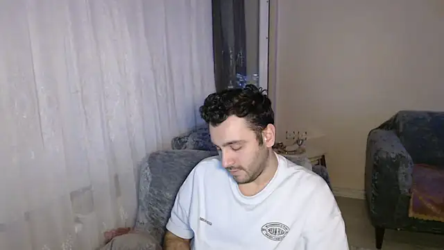 handsomeee04 online show from 13, 6, 2026
