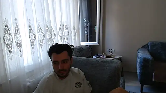 handsomeee04 online show from 14, 6, 2026