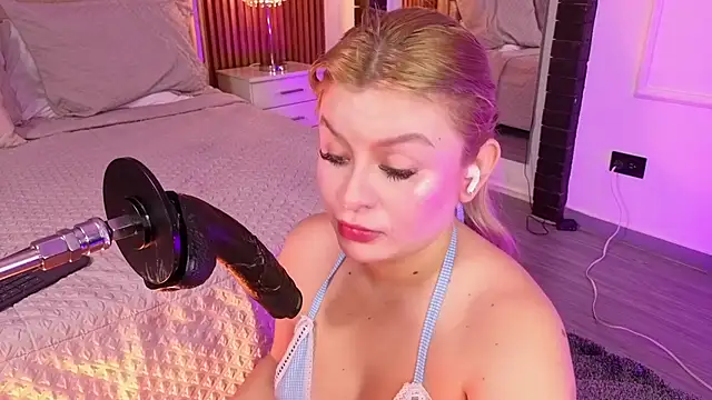 LolaAngellx online show from 18, 6, 2026