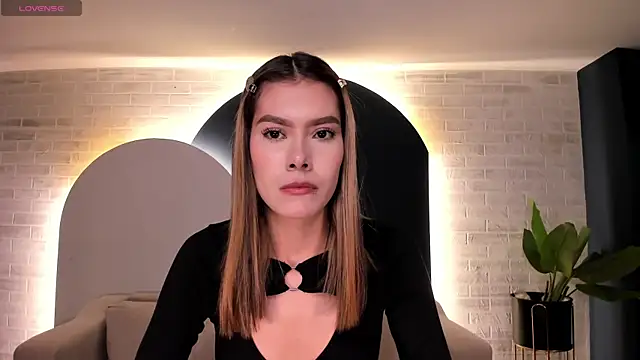 Snapshot of NiaSalvatore chatting on 6, 6, 2026 NiaSalvatore online show from 6, 6, 2026