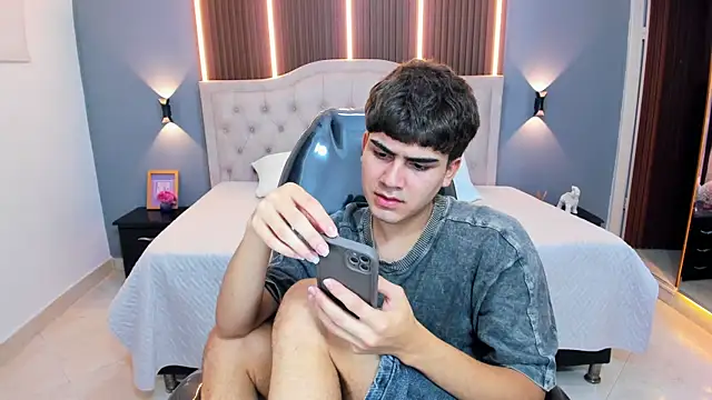 Snapshot of Tommy18__ chatting on 24, 6, 2026 Tommy18 online show from 24, 6, 2026