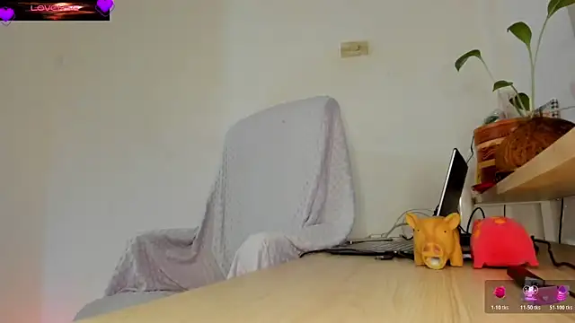 Snapshot of VioletParkker chatting on 9, 6, 2026 VioletParkker online show from 9, 6, 2026