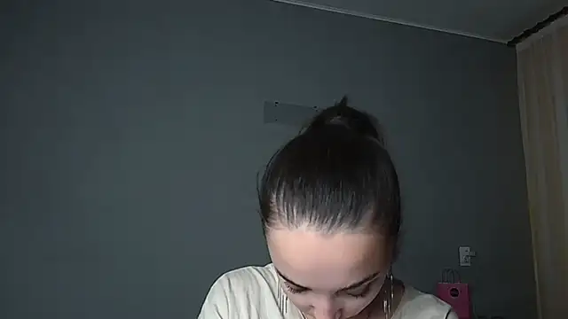 Eva Gloryy online show from 12, 6, 2026